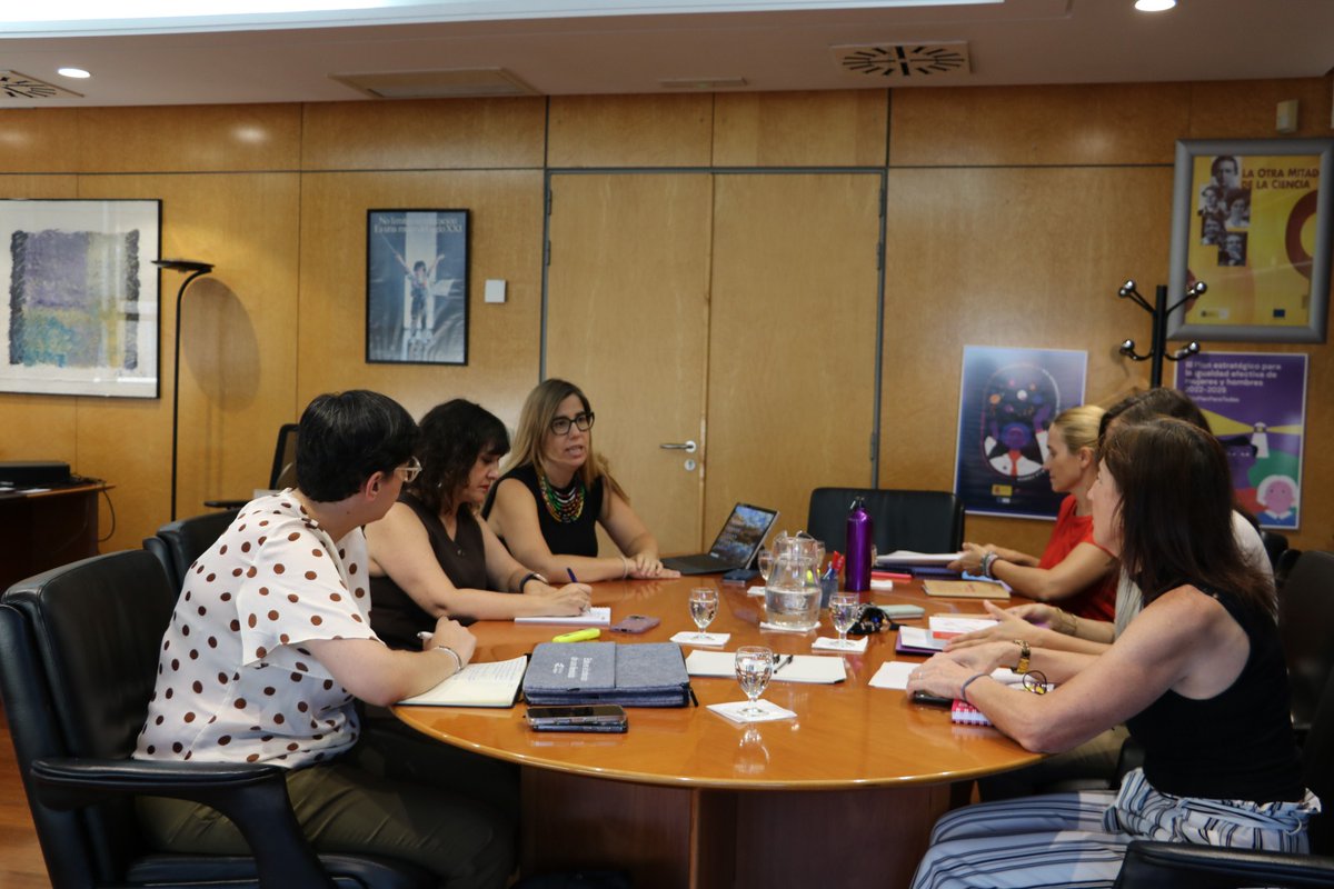 Instituto de las Mujeres (@instmujeres) on Twitter photo El <a href="/InstMujeres/">Instituto de las Mujeres</a> ha recibido esta mañana a la Secretaria de Estado de Igualdad, María Guijarro, para planificar el trabajo conjunto y conocer las iniciativas que se están desarrollando de cara a impulsar la igualdad real y la creación de conocimiento feminista. El <a href="/InstMujeres/">Instituto de las Mujeres</a> ha recibido esta mañana a la Secretaria de Estado de Igualdad, María Guijarro, para planificar el trabajo conjunto y conocer las iniciativas que se están desarrollando de cara a impulsar la igualdad real y la creación de conocimiento feminista.