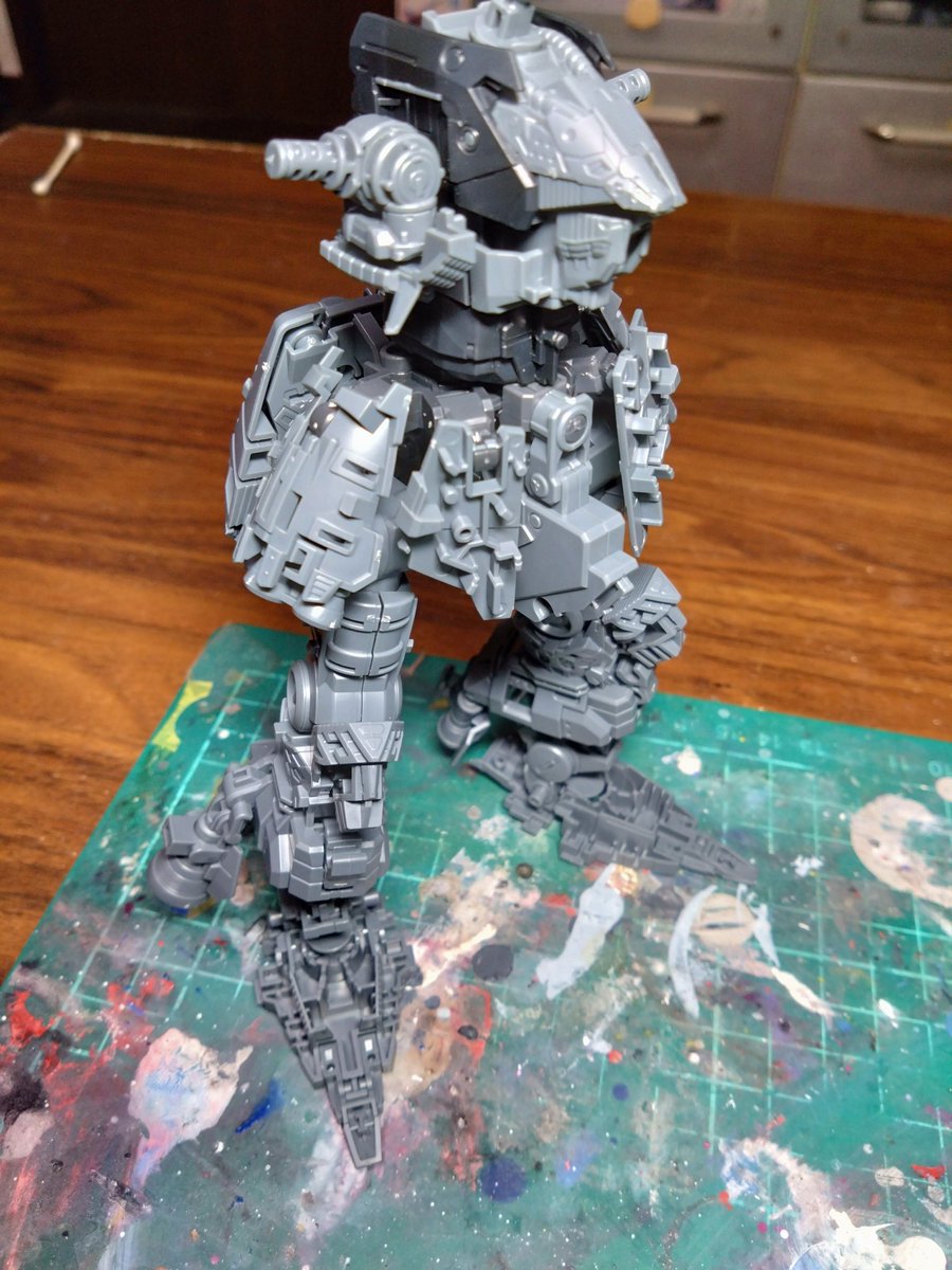 RoE720's tweet image. 今日はここまで😏
思ってたより作りやすいけど、バラすのが大変そう😅
ちなみに旧キット以来のサザビーです
#ガンプラ