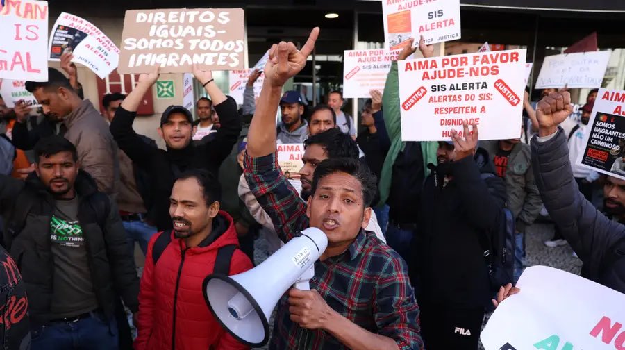resist_lusitana's tweet image. 🚨 🇵🇹 | Imigrantes ameaçam processar a AIMA por causa dos processos de regularização.
Portugal não pode continuar refém de exigências de imigrantes.