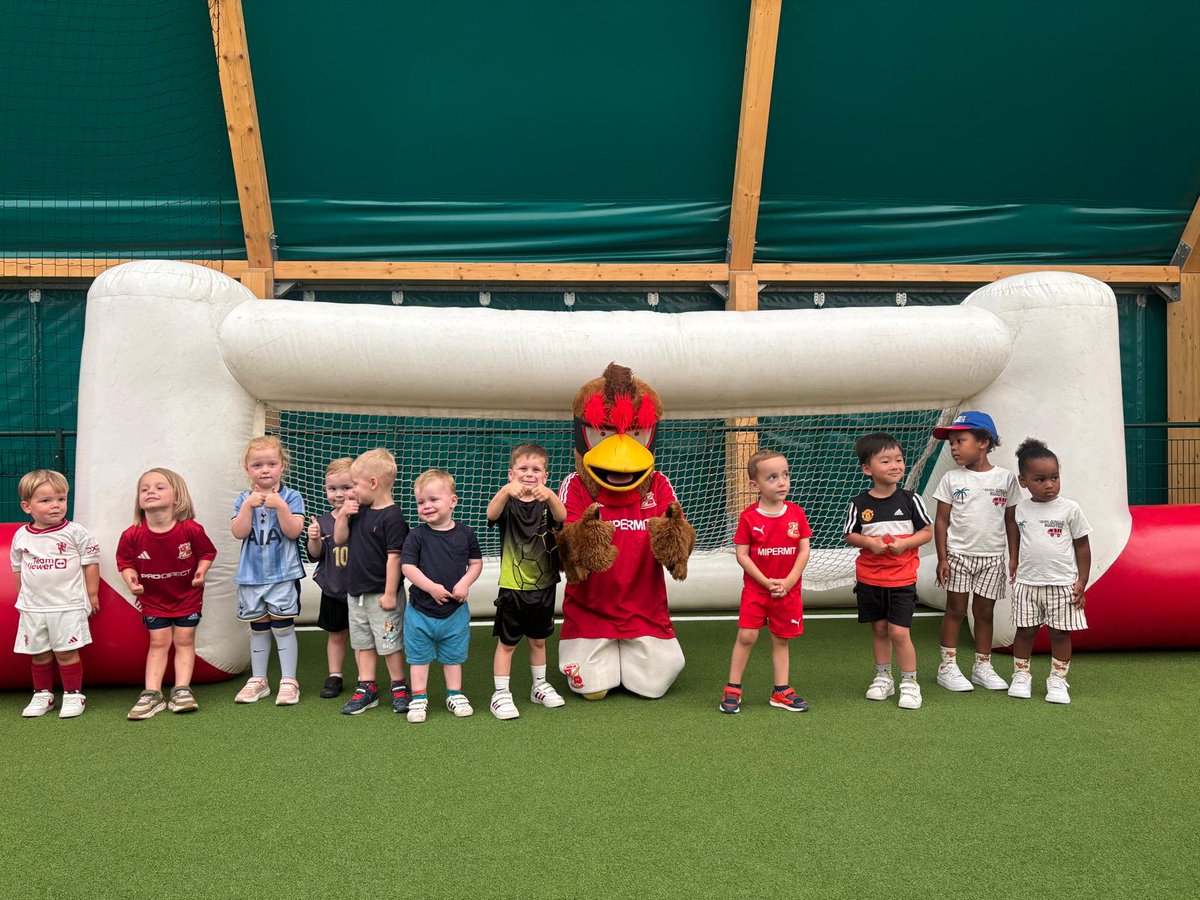 STFCfoundation's tweet image. 🎓⚽ TOTS GRADUATION CELEBRATION! ⚽🎓
We had an amazing time celebrating our Tots graduation at our Mini Foundation sessions over the weekend! 🥳
Our youngest footballers made us incredibly proud as they celebrated their Tots journey — and to make the day extra special, they…