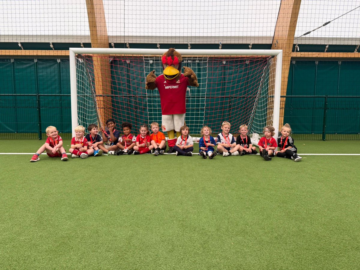 STFCfoundation's tweet image. 🎓⚽ TOTS GRADUATION CELEBRATION! ⚽🎓
We had an amazing time celebrating our Tots graduation at our Mini Foundation sessions over the weekend! 🥳
Our youngest footballers made us incredibly proud as they celebrated their Tots journey — and to make the day extra special, they…