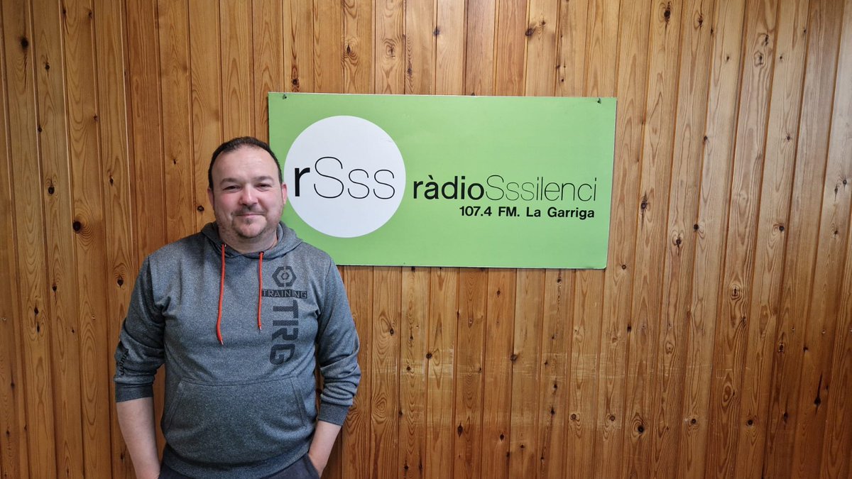 Ràdio Silenci (@rsilenci) on Twitter photo 👤 Alex Valiente: “L’objectiu amb el sistema mixt de recollida de residus és superar el 70% de reciclatge que hi ha ara”
🔗 Clica l'enllaç per sentir l'entrevista amb el segon tinent d'alcalde de #laGarriga i portaveu del <a href="/PSClaGarriga/">PSC La Garriga</a> <a href="/_alexvaliente/">Alex Valiente</a> radiosilenci.cat/news/alex-vali… 👤 Alex Valiente: “L’objectiu amb el sistema mixt de recollida de residus és superar el 70% de reciclatge que hi ha ara”
🔗 Clica l'enllaç per sentir l'entrevista amb el segon tinent d'alcalde de #laGarriga i portaveu del <a href="/PSClaGarriga/">PSC La Garriga</a> <a href="/_alexvaliente/">Alex Valiente</a> radiosilenci.cat/news/alex-vali…