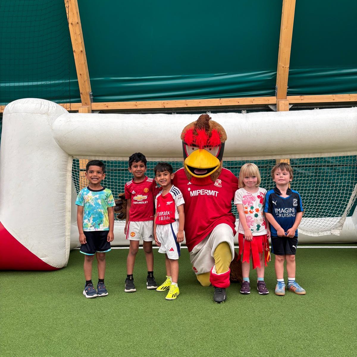 STFCfoundation's tweet image. 🎓⚽ TOTS GRADUATION CELEBRATION! ⚽🎓
We had an amazing time celebrating our Tots graduation at our Mini Foundation sessions over the weekend! 🥳
Our youngest footballers made us incredibly proud as they celebrated their Tots journey — and to make the day extra special, they…