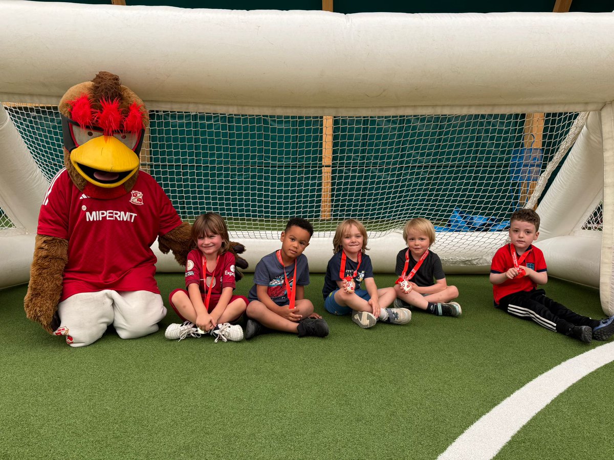 STFCfoundation's tweet image. 🎓⚽ TOTS GRADUATION CELEBRATION! ⚽🎓
We had an amazing time celebrating our Tots graduation at our Mini Foundation sessions over the weekend! 🥳
Our youngest footballers made us incredibly proud as they celebrated their Tots journey — and to make the day extra special, they…