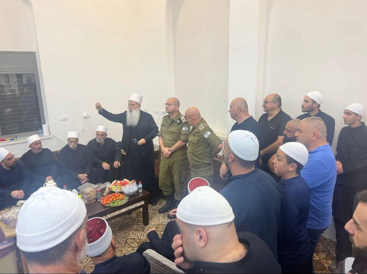 abusumayyah_o's tweet photo. #VIONGOZI WA DINI WA #KISHIA WA #KIDRUZE WAKIWA PAMOJA NA WANAJESHI WA #ISRAEL 🇮🇱

🫴hakafa masufy wanataka umoja ma mashia ili wakakomboe GHAZA⁉️

@HabiibYahyaa @IsaRouhan13797 @khilafah8 @Matallahkhamis @Rahim_Meghji https://t.co/vhll0YTm1W