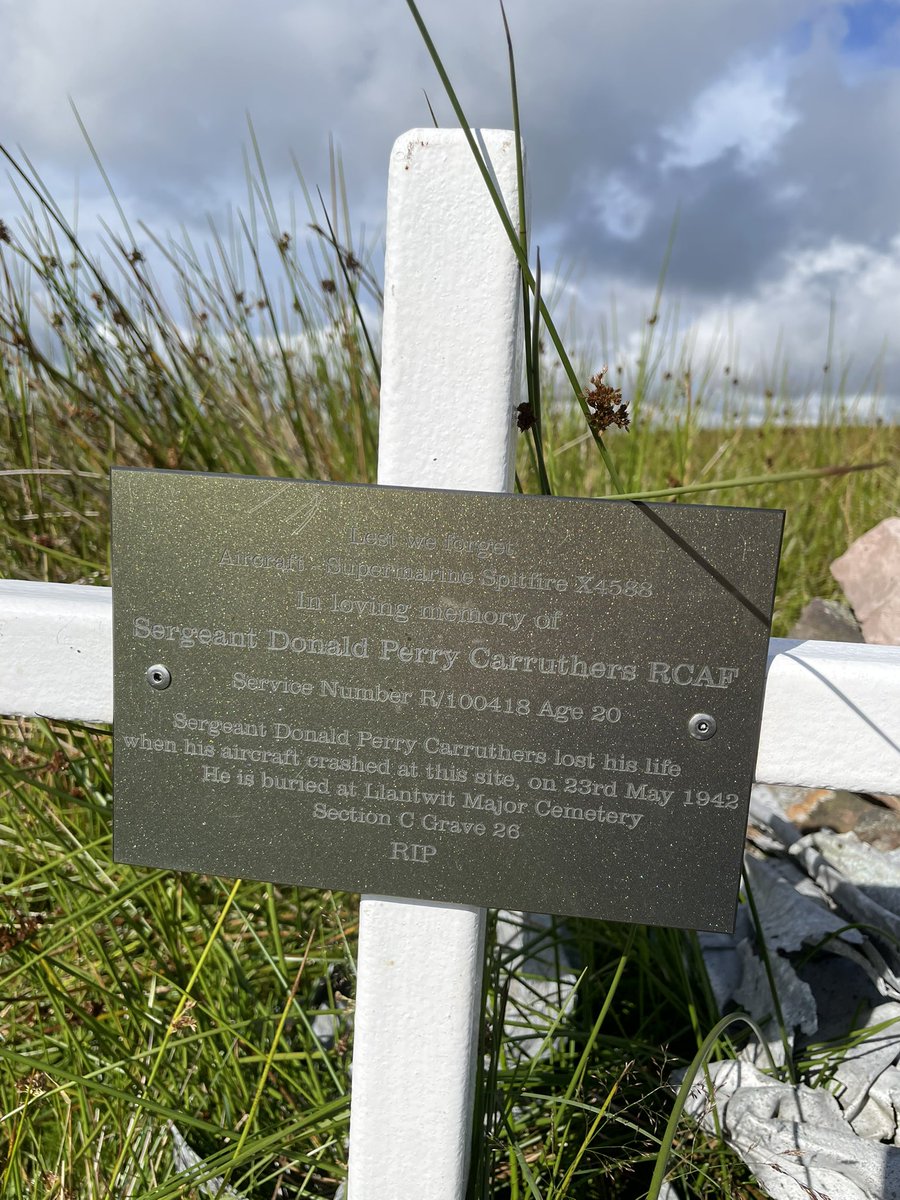 blueskyfirefly1's tweet image. Craig Fan Ddu mountain spitfire crash site🏴The Supermarine Spitfire X4588, piloted by Sergeant Donald Perry Carruthers of the Royal Canadian Air Force, crashed on the summit of Graig Fan Ddu in the Brecon Beacons on May 23, 1942, during a formation flying exercise 🇨🇦RIP sarge🫡