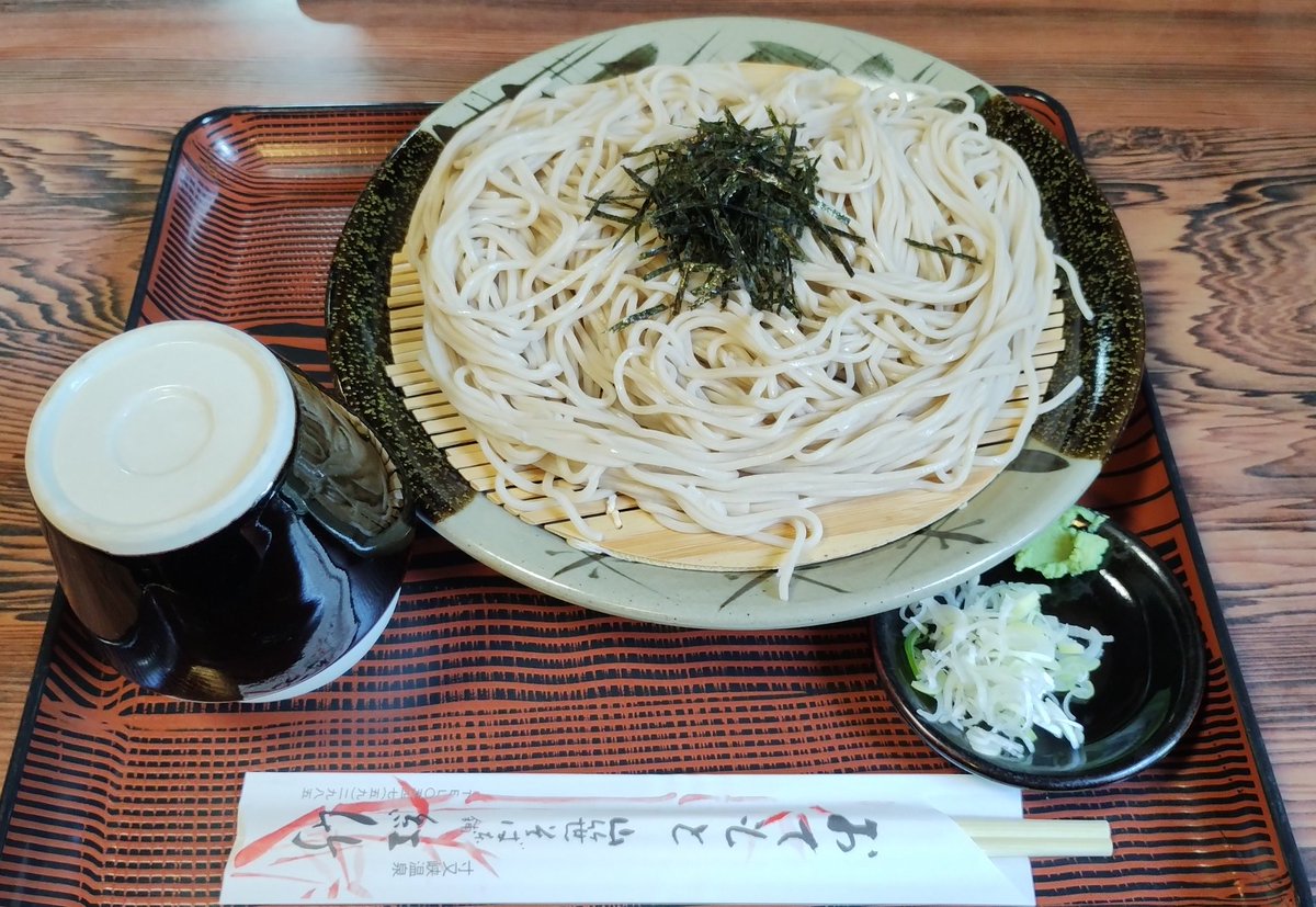 mzkatz1413's tweet image. おひるごはんは紅竹さん。
あっさりとざるそばを。
そば湯もいただいて、最後まで堪能。
渓流そばは食べていないけど
ゆるキャンステッカーを購入。
渓流そばも気になるけど
自然薯の季節になったら
とろろ蕎麦も良いだろうなあ。