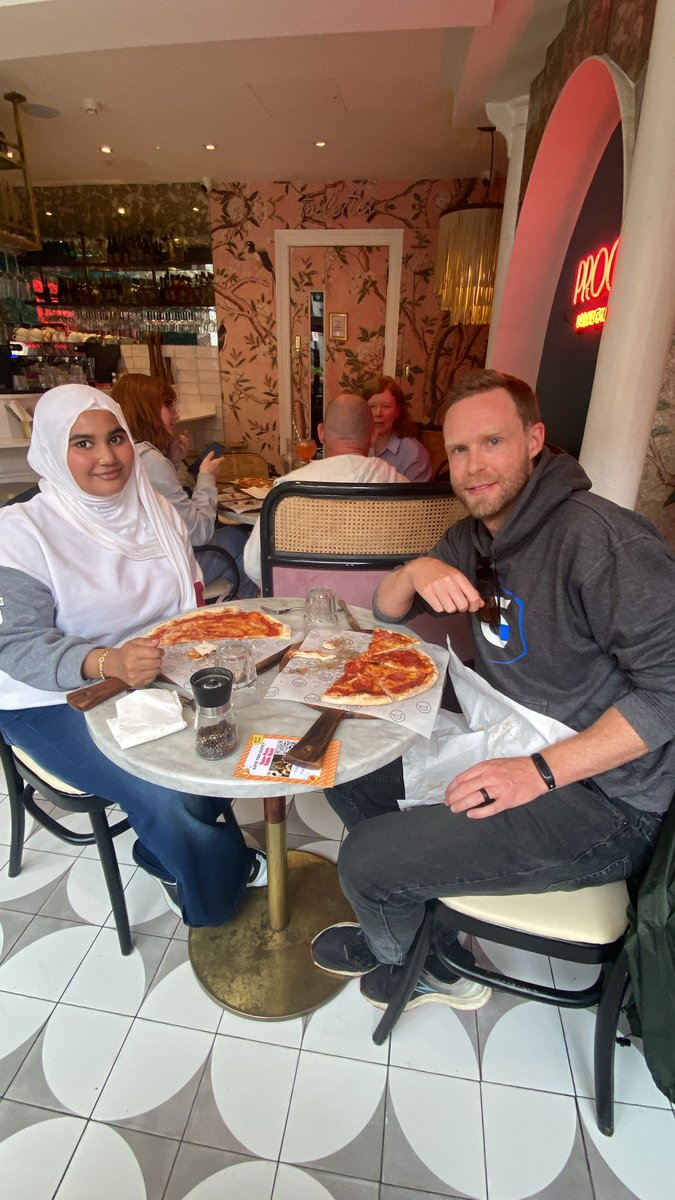 TeenTurn's tweet image. What better way to meet your #Teenturnship co-worker than over lunch!