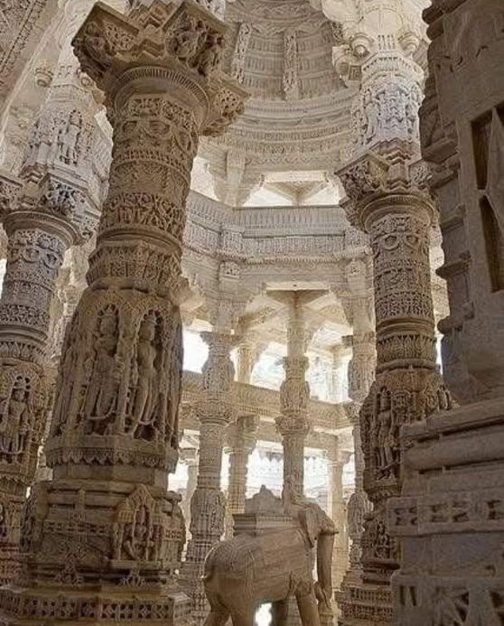 Over 600 years old and carved from marble, the Chaumukha Temple features 1,444 pillars—each one unique—across 24 halls and 80 domes. Built over 50 years, it remains a masterclass in stone craftsmanship.

📍 Ranakpur, India 🇮🇳