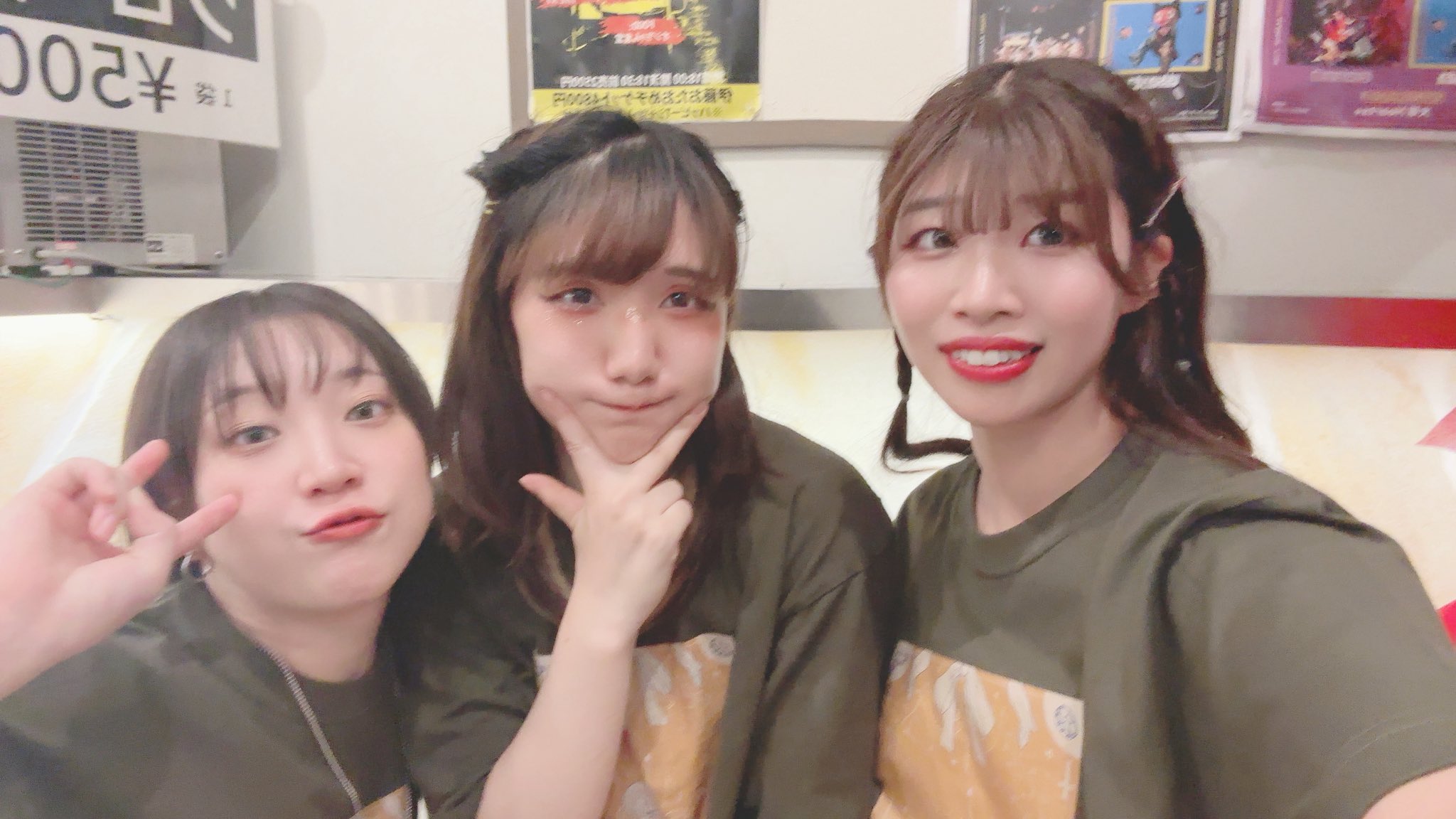 ゆん♡ え！？有吉さんがヴァンゆんポーズ してくれてるのはさすがに