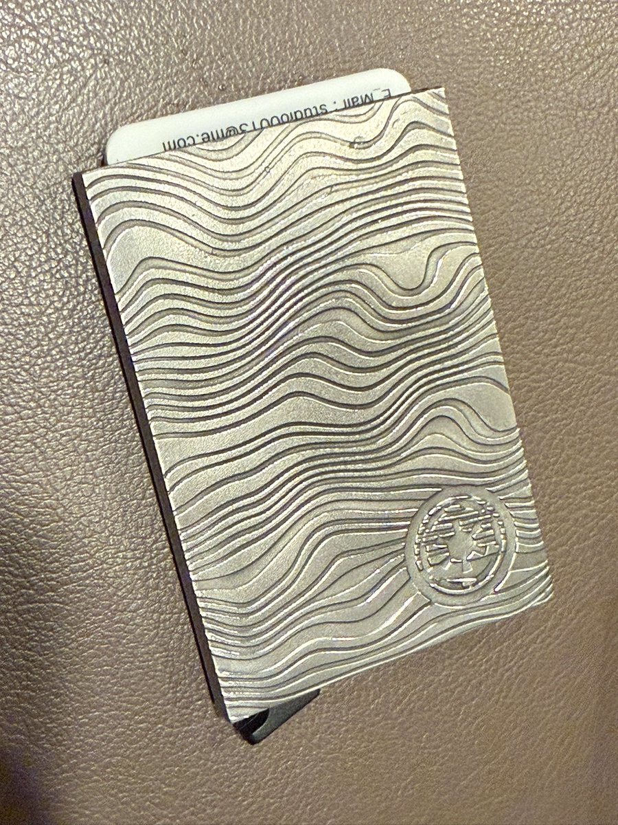 TENJIN_hidetaka's tweet image. 思わず購入してしまったベスカーカードホルダー。公式オンラインでは売り切れ中なのだが、銀座のスターウォーズポップアップストアにあった。