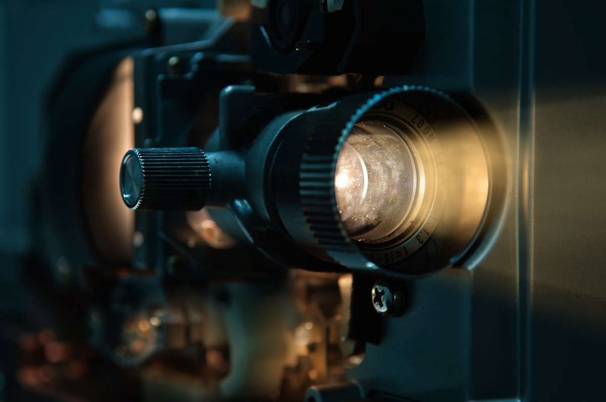 DCU's tweet image. The Shrouds: new Cronenberg film is an elusive meditation on death, grief and environmental ethics.
Piece by Laura O'Flanagan @LauOfl, PhD candidate at the School of English @DCUSchoolofEng, for @ConversationUK.
Read here: launch.dcu.ie/40pLJ4P