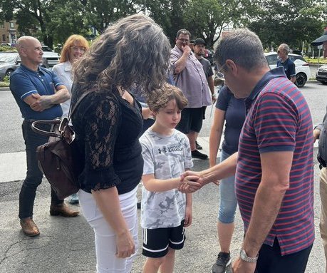 LegareAlexandr1's tweet image. La douwate à DuDu Gaz qui force un enfant pour un vote.