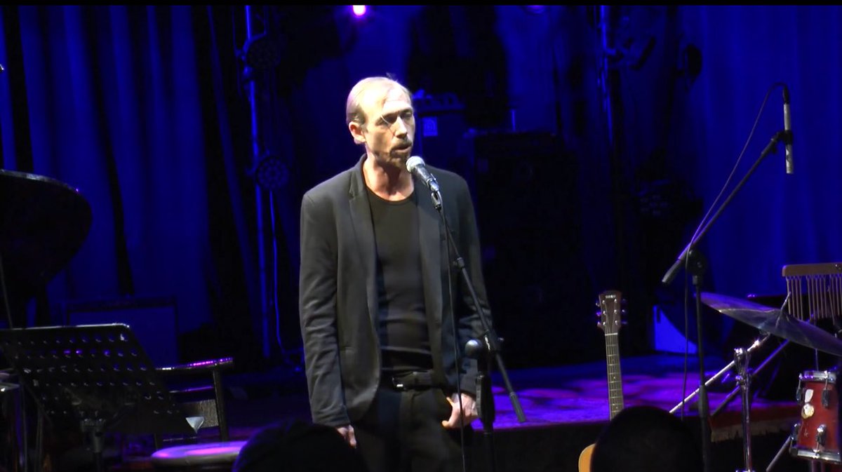 liran__tamari's tweet image. הזמר שהפך לרוצח סדרתי
פרטים חדשים על הרצח המזעזע במחלקה הסגורה בבית החולים הפסיכיאטרי כפר שאול: החשוד, יואל ריצ’רדסון – זמר חובב, שלדבריו עוסק גם באומנויות לחימה ובחקר מערכת העצבים – סיפר בחקירתו כיצד ביצע את הרצח. לדבריו, החל בחניקה מסוג ״היי-לאק״, אך כשלא הצליח עבר לחניקה…
