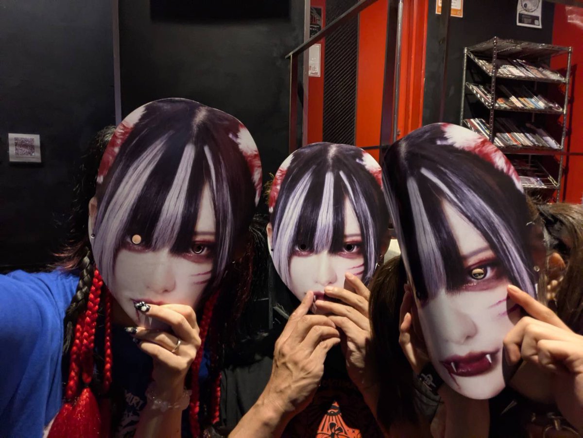 本日は魔ノ刻参り 魔界縁日&amp;魔祭😈

ぴ様に色々と秘密を知られてしまったけど縁日&amp;魔祭いっぱい話せたしめっちゃ楽しかった*ଘ(੭*ˊᵕˋ)੭* ੈ✩‧₊˚

絡んでくれた魔界人の皆様アリガタキでした🙏🏻

#椎名ひかり
#高田馬場CLUBPHASE