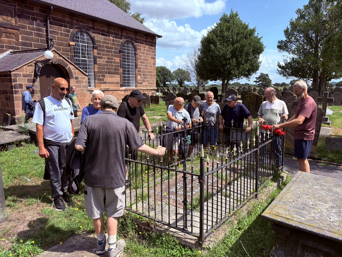 WalkFlorrie's tweet image. Jumped in the minibus & flew along to see the big fella at Hale
The feel good factor was flowing most definitely this morning & it’s brilliant when everyone’s on top form.
Like to say a massive well done to newcomer Paul for finally joining us.
Told him it’s not a walking…