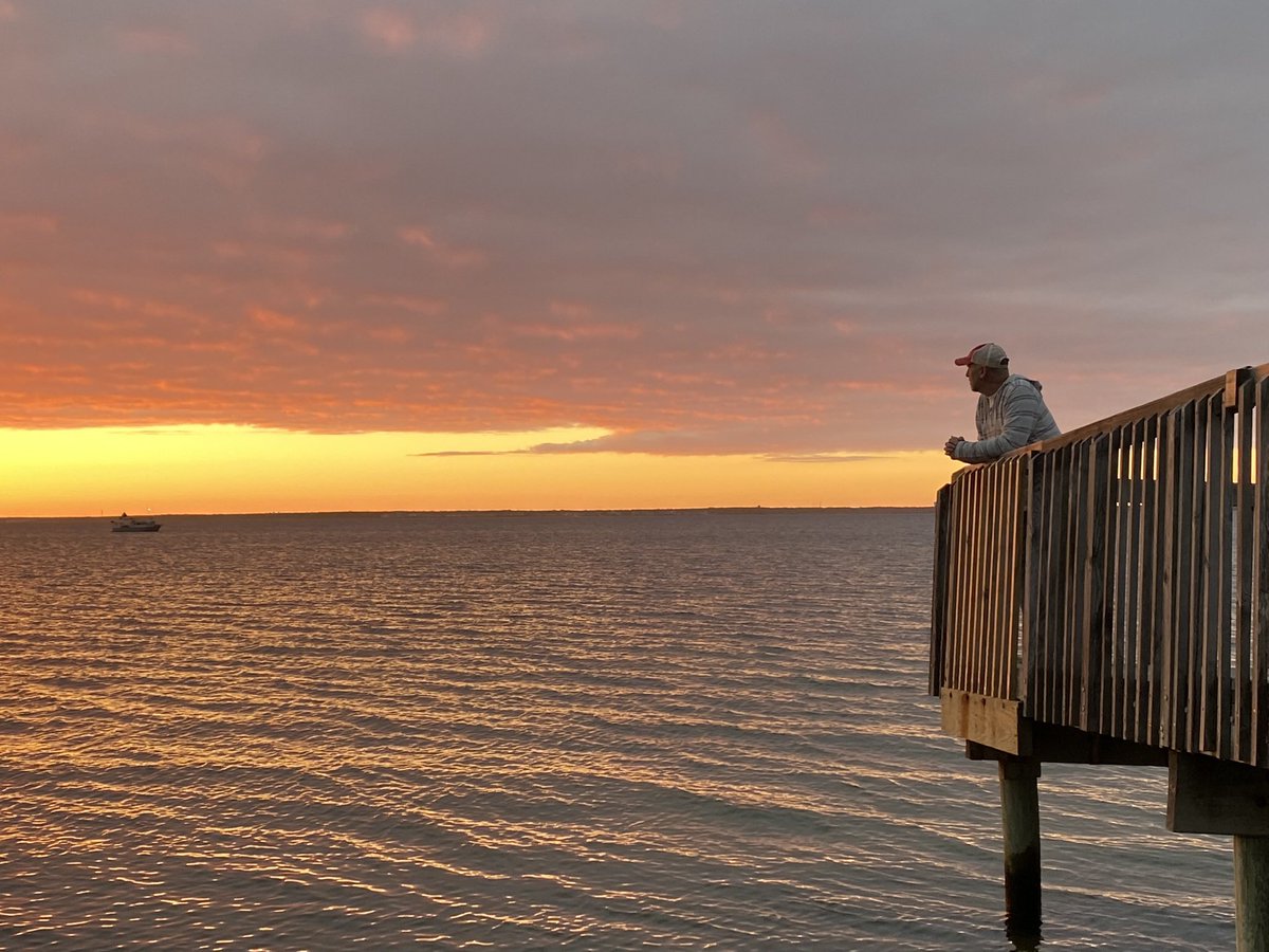 DeiGratia64's tweet image. Do you have any idea how active God has been in your life today? His love, empathy and mercy are inexhaustible. Thank Him.