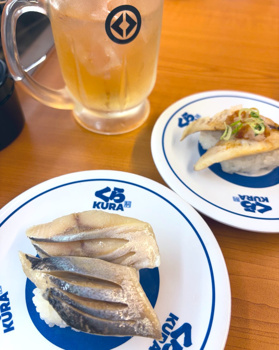 Akimiiiii's tweet image. やっとくら寿司行けました✨ちいかわのビッくらポンのアニメーションが可愛い〜💕うさぎの缶バッジとちいかわのうちわを頂いてほっこりしました☺️✨