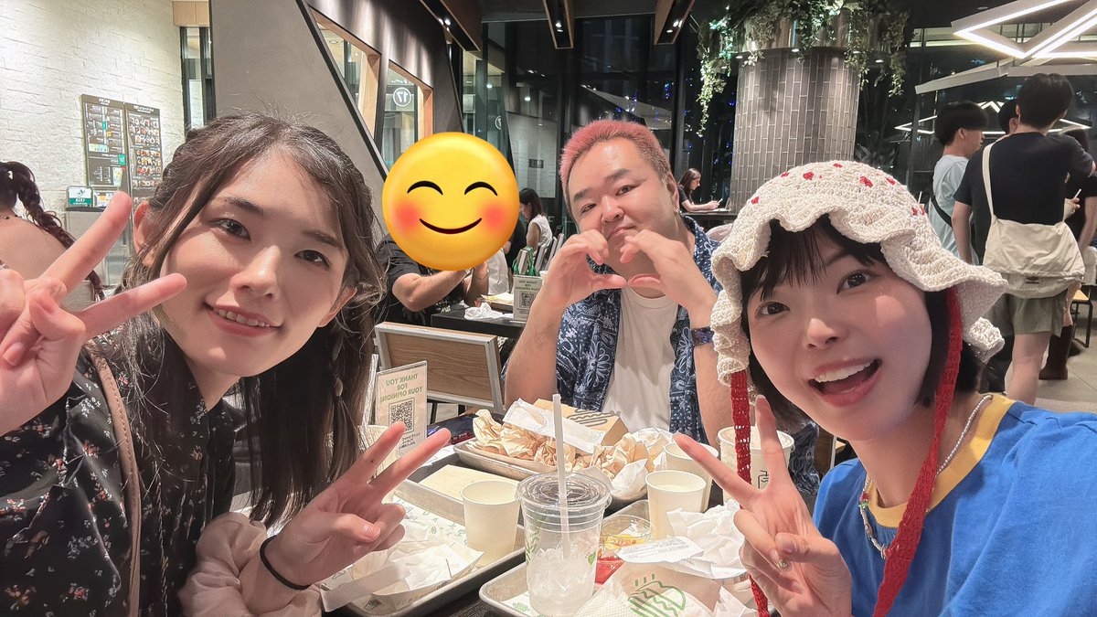 chami444's tweet photo. 昨日は大阪に帰ってきてすぐしゅーぽよに会ったんだよー🤭✨

シフォンケーキがあと一口しかなくて悲しい顔になるぽよちゃん可愛かった❤️

そのあとyuraさん合流でハンバーガーたべた！ https://t.co/n2Jwj8iWJM
