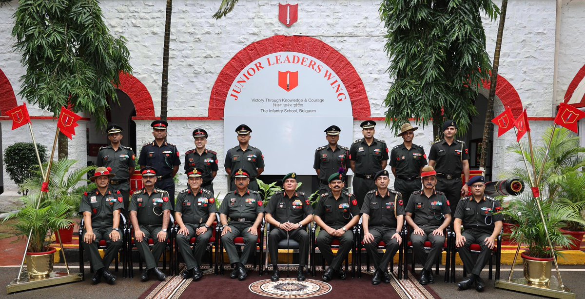 IaSouthern's tweet image. Lt Gen Dhiraj Seth PVSM, AVSM, GOC-in-C, #SouthernCommand, visited the prestigious Junior Leaders Wing (JLW) at #Belagavi Military Station. He was briefed by Commandant, JLW on training modules designed to develop combat skills, leadership qualities, and stress endurance in…
