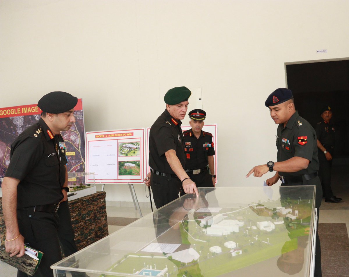IaSouthern's tweet image. Lt Gen Dhiraj Seth PVSM, AVSM, GOC-in-C, #SouthernCommand, visited the prestigious Junior Leaders Wing (JLW) at #Belagavi Military Station. He was briefed by Commandant, JLW on training modules designed to develop combat skills, leadership qualities, and stress endurance in…
