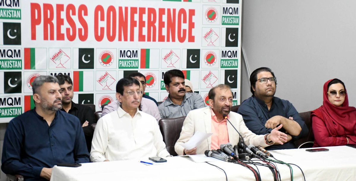 MQMPKOfficial's tweet photo. اندرون سندھ سے ہزاروں ٹریفک پولیس اہلکار کراچی لائے گئے، سونے کا انڈا دینے والی مرغی کراچی ہے جسے ذبح کیا جاتا ہے،اندرون سندھ میں پانچ فیصد سے زائد گاڑیوں پر نمبر پلیٹ نہیں ہوتی۔ڈاکٹر فاروق ستار
#MQMPakistan
#DrFarooqSattar #KarachiRights #UrbanSindh #FeudalPolitics #PPPFailure https://t.co/ZZ1gDxwbaF