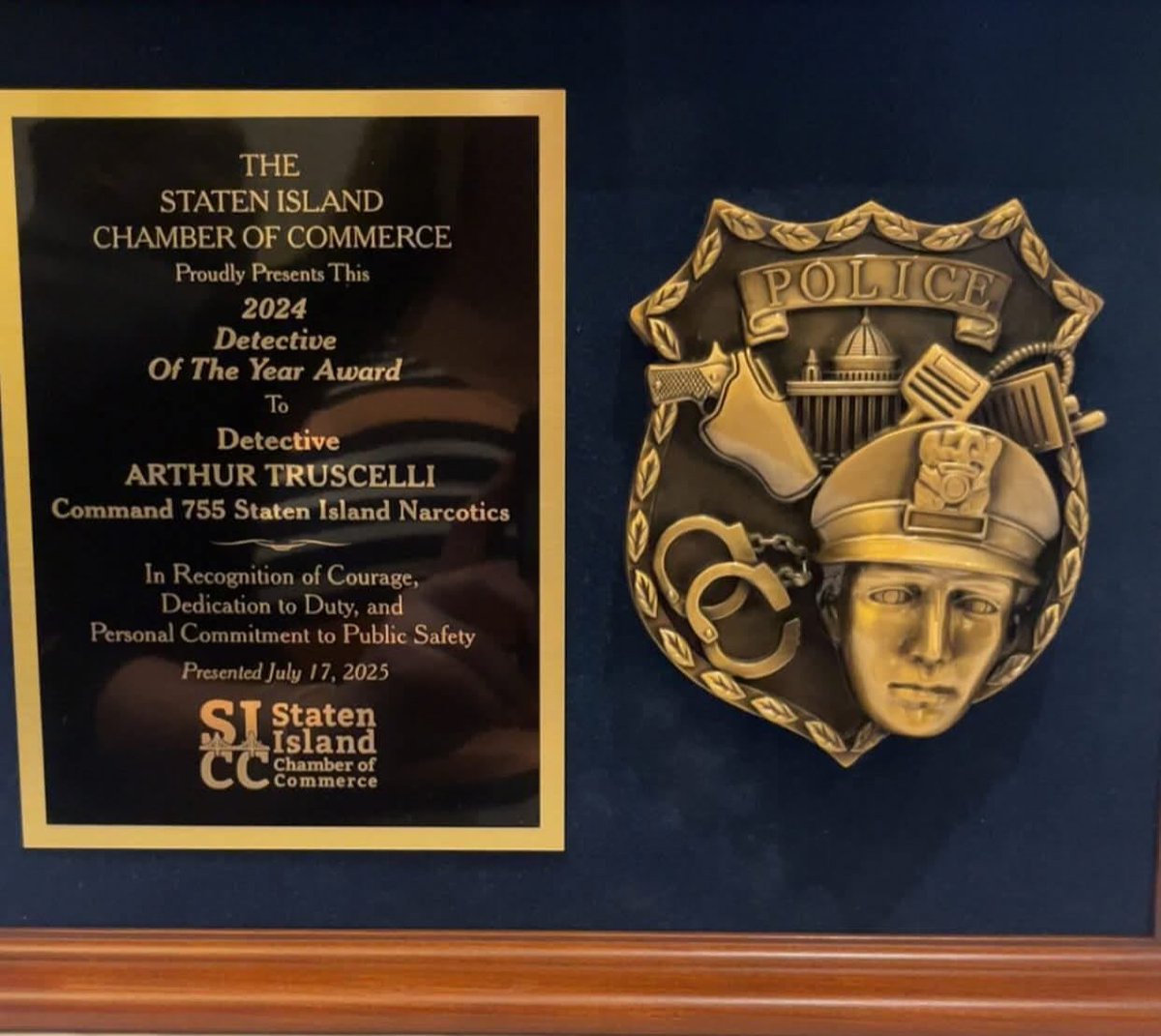 NYCPDDEA's tweet image. Congratulations to Detective Arthur Truscelli of Narcotics Borough Staten Island on being named “Detective of the Year” by the Staten Island Chamber of Commerce!
Det. Truscelli led “Operation Shady Business,” a major investigation targeting drug trafficking and financial crimes…
