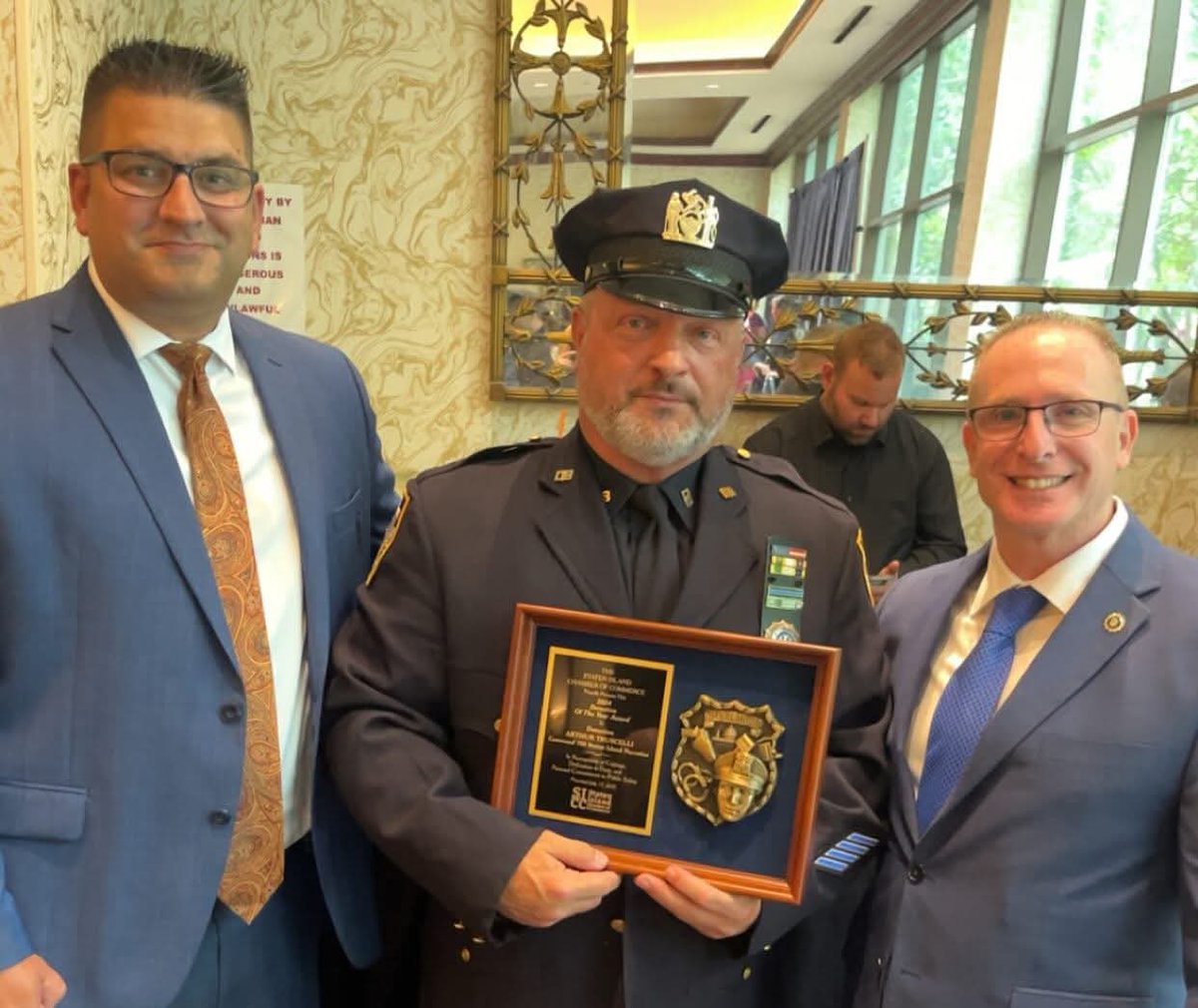NYCPDDEA's tweet image. Congratulations to Detective Arthur Truscelli of Narcotics Borough Staten Island on being named “Detective of the Year” by the Staten Island Chamber of Commerce!
Det. Truscelli led “Operation Shady Business,” a major investigation targeting drug trafficking and financial crimes…