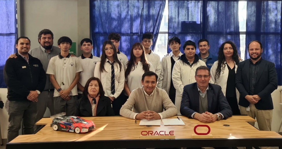 OracleAcademy's tweet image. @OracleAcademy is empowering students at Liceo de Electrotecnia Ramón Barros Luco, a technical vocational school in #Chile, in the green #H2GrandPrix #hydrogencar competition. We’re providing cutting-edge technology in @OracleAPEX and @OracleCloud to help them collect and analyze…