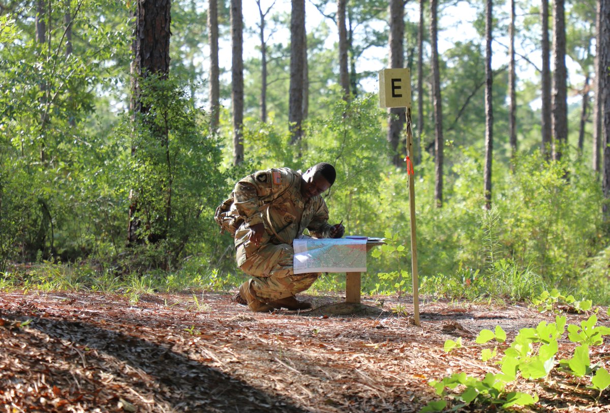 usacac's tweet image. This #MotivationalMonday, our drill sergeants at the @USArmy Aviation Center of Excellence compete in the land navigation portion of the 2025 Drill Sergeant of the Year competition at Fort Rucker, Alabama. (U.S. Army photo by WO1 Katrina Diiorio) #ThisWeWillDefend #BeAllYouCanBe