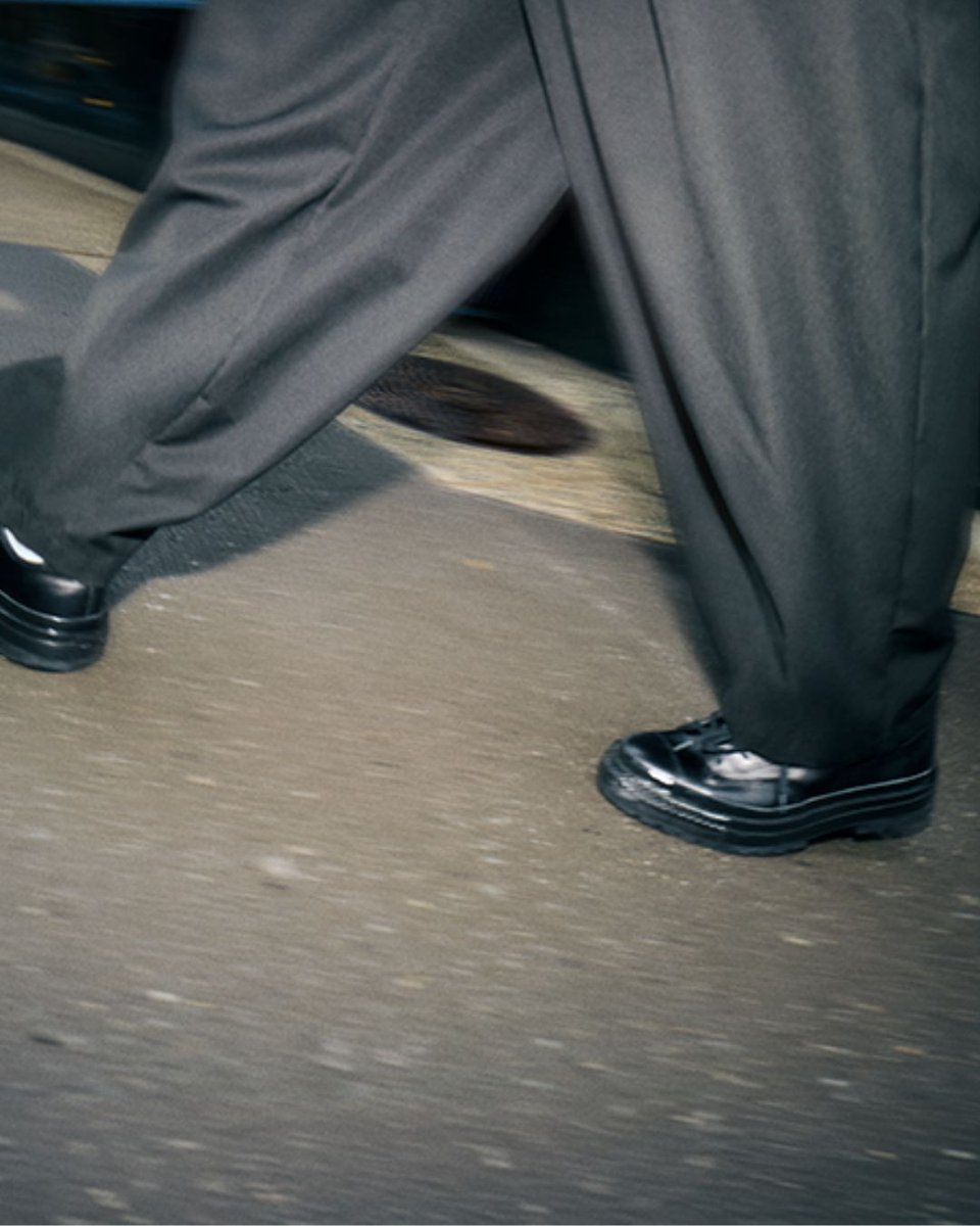 sidestep_SA's tweet image. Classic just got an upgrade.🔥
The Converse Chuck 70 Leather blends formal finesse with street DNA — suited for the boardroom and the block.
Available online & in store for R 2,899.99 while stocks Last!
T's & C's apply.
#cultureforward #sidestep #fashion #sidestepstyle #SSstyle