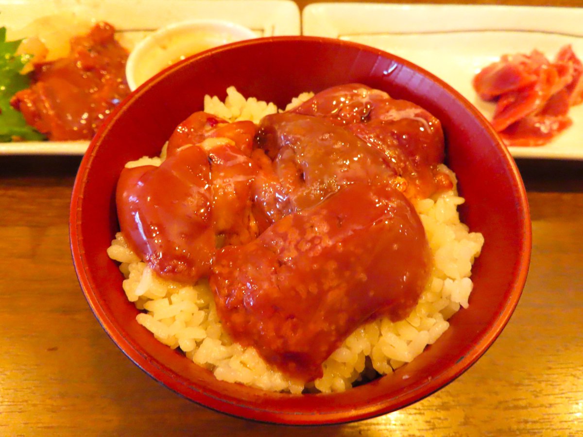 geo_perfectsky's tweet image. #大阪旅行
・鶏のレバ刺し
・鶏砂ずり(砂肝)刺し
大阪滞在2日目、こちらもかならず1回は訪れるお店で白きも(鶏レバ)刺身と生ずり(砂肝)刺身を、そして大盛りご飯、その上に鶏レバをのせて、夢に見た鶏レバ刺し丼を実現、至福のときでした
