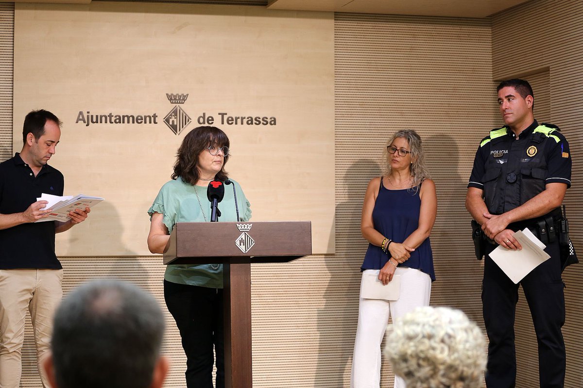 👮‍♂️💬 #Terrassa és la 1a ciutat de Catalunya on la <a href="/PoliciaTrs/">Policia Terrassa</a> incorpora un comunicador accessible amb pictogrames per facilitar la comunicació amb persones amb discapacitat.
Un pas més cap a la inclusió!
🔗 terrassa.cat/capacitats-div…
🔗 terrassa.cat/noticies