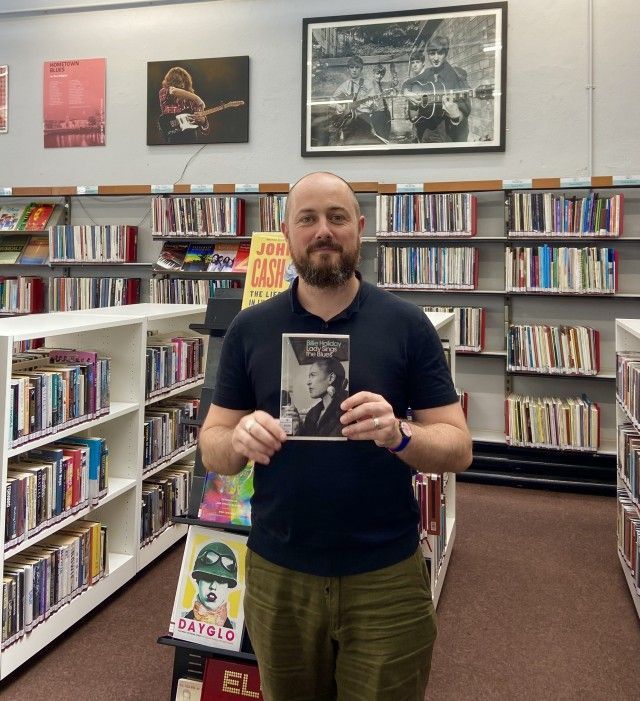 corkcitylibrary's tweet image. Our library staff review books worth checking out! 📚
Aaron reviews Lady Sings the Blues by Billie Holiday in the latest edition of our blog, 'What We're Reading'.
Read Aaron's review here 👇
buff.ly/HWLmr21
#CorkCityLibraries #BookReview #LibraryBookReview