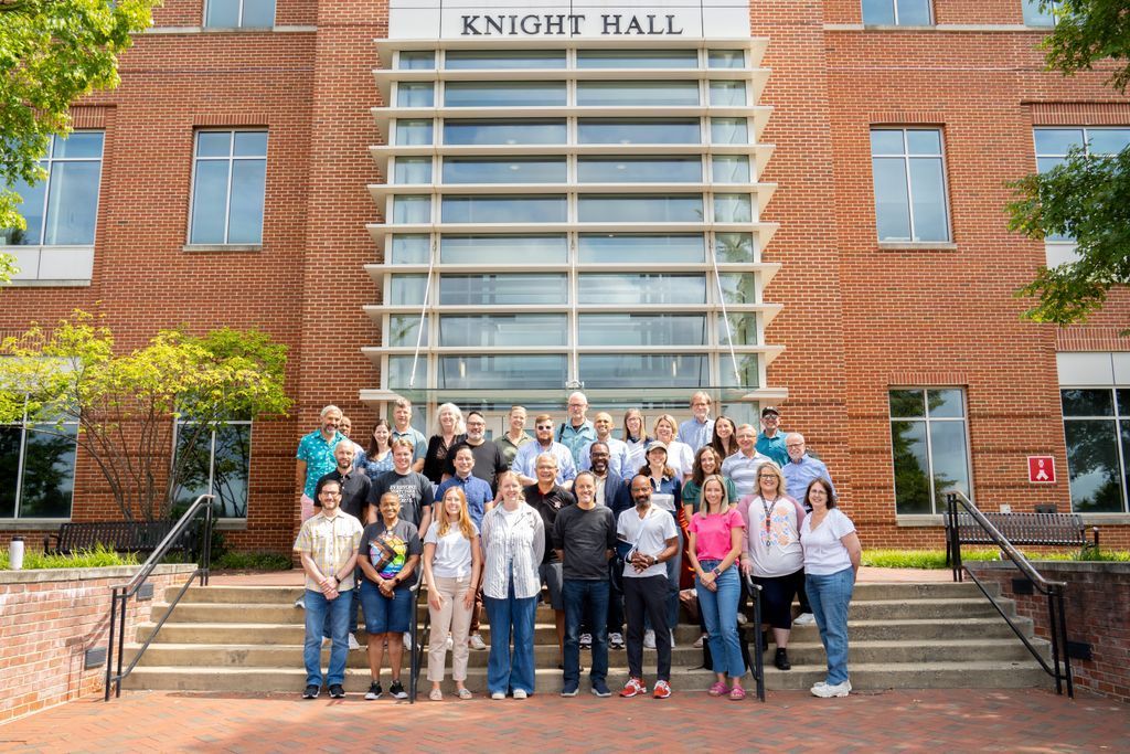 merrillcollege's tweet image. Quick faculty and staff appreciation post! 😍
Merrill College would be NOTHING without the incredible people who work here. You all really bring #fearlessjournalism to life! ⭐
Let's give our faculty and staff a round of applause for all their guidance, hard work and…