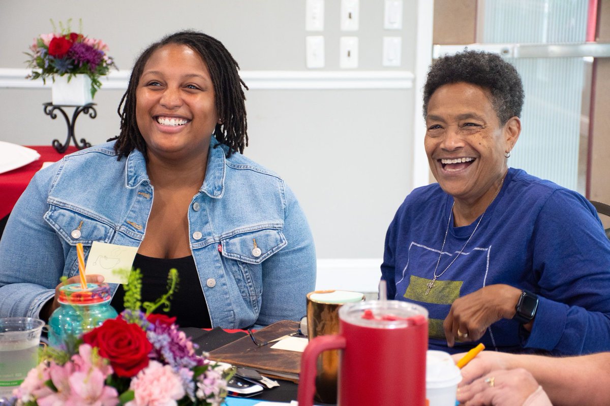 merrillcollege's tweet image. Quick faculty and staff appreciation post! 😍
Merrill College would be NOTHING without the incredible people who work here. You all really bring #fearlessjournalism to life! ⭐
Let's give our faculty and staff a round of applause for all their guidance, hard work and…