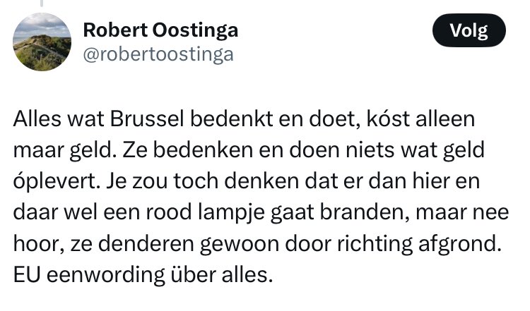 OostraDj's tweet image. De onnozele, kwaadaardige PVV-er van de dag. Papegaai en blinde meeloper. De ergsten.