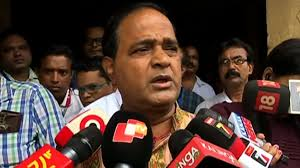 otvkhabar's tweet photo. #ପ୍ଲାଷ୍ଟିକ୍‌_ବୋତଲରେ_ପେଟ୍ରୋଲ_ମନା ! 
- ରାସ୍ତାଘାଟରେ ପ୍ଲାଷ୍ଟିକ୍‌ ବୋତଲରେ ପେଟ୍ରୋଲ ବିକିଲେ କାର୍ଯ୍ୟାନୁଷ୍ଠାନ
- ପେଟ୍ରୋଲ ପମ୍ପ୍‌ ସଂଘ ସହ ବୈଠକରେ ପରେ ଯୋଗାଣ ମନ୍ତ୍ରୀଙ୍କ ସୂଚନା
- ବାହାରେ ବିକ୍ରି ହେଲେ ଚଢ଼ାଉ କରି କାର୍ଯ୍ୟାନୁଷ୍ଠାନ ହେବ
- ପ୍ଲାଷ୍ଟିକ ବୋତଲରେ ପେଟ୍ରୋଲ ବିକ୍ରି କରାଯାଇ ପାରିବ ନାହିଁ
- କାଚ ଓ ଟିଣ ବୋତଲରେ ପେଟ୍ରୋଲ ବିକ୍ରି ପାଇଁ ଅନୁମତି
- କାଲିଠାରୁ ବିଭିନ୍ନ ପେଟ୍ରୋଲ ପମ୍ପ୍‌ରେ ଯାଞ୍ଚ ହେବ- କୃଷ୍ଣଚନ୍ଦ୍ର ପାତ୍ର 
#KrushnaChandraPatra #PetrolPump #OTV #BJP