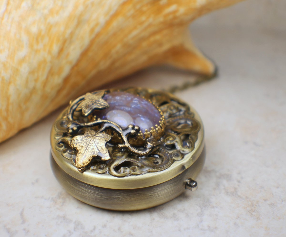 charsfavorite's tweet image. Unleash enchantment with our Round Blue Dragon's Breath Music Box Locket for $130. A timeless treasure that plays your favorite tune—perfect for every heart. #MusicBox #UniqueJewelry
Shop Now charsfavoritethings.com/products/round…