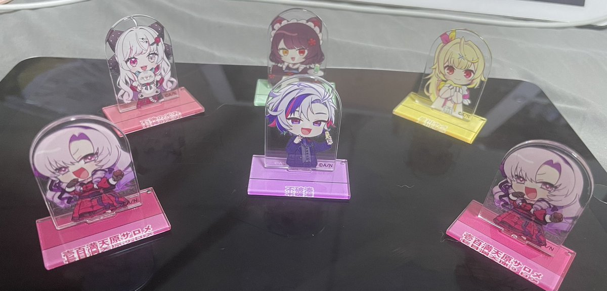 oldcat_irasuto's tweet photo. "女の子に囲まれるホスト"
6個買ったら、ほとんど女性ライバーだった件について https://t.co/WRQTyZiuxE