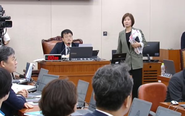 - 여당 주도로 정은경 복지부장관 후보자 청문보고서 채택 
- 21일 국회 복지위 전체회의서 의결...조국혁신당-개혁신당 의원들도 참석
- 국회 복지위 소속 국민의힘 의원들은 전체회의 

bosa.co.kr/news/articleVi…