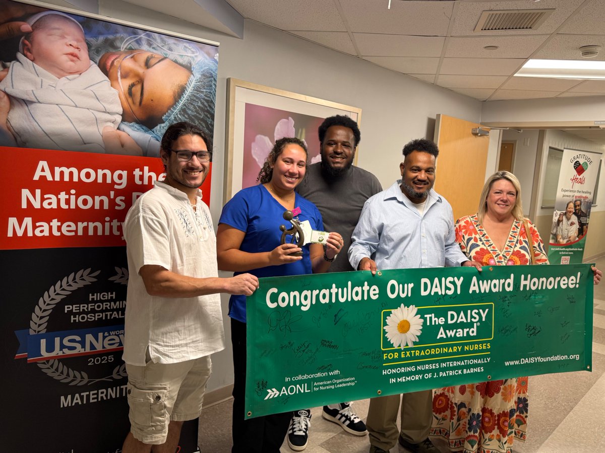 UofLHealth's tweet image. Join us in congratulating UofL Hospital NICU nurse Jada Carter, BSN, RN, on her @DAISY4Nurses  Award! 🌼🎉

Jada was nominated by the parent of an infant she cared for in the NICU, who said she also helped reassure and build the parent&apos;s confidence. 🤝

&quot;She makes sure to ask me…