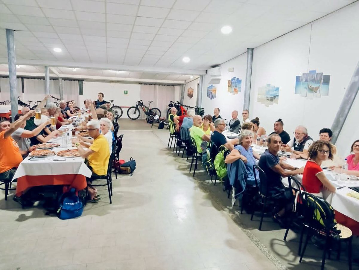 🌄A gonfie vele la IV edizione TramontOOutdoor🌄
Anche quest’anno grande partecipazione di camminatori e bikers all’evento infrasettimanale che accomuna entrambe le disciple alla fruizione dei sentieri cogoletesi percorribili sia a piedi che in mtb/e-mtb.
Grazie di ❤️ a tutti
