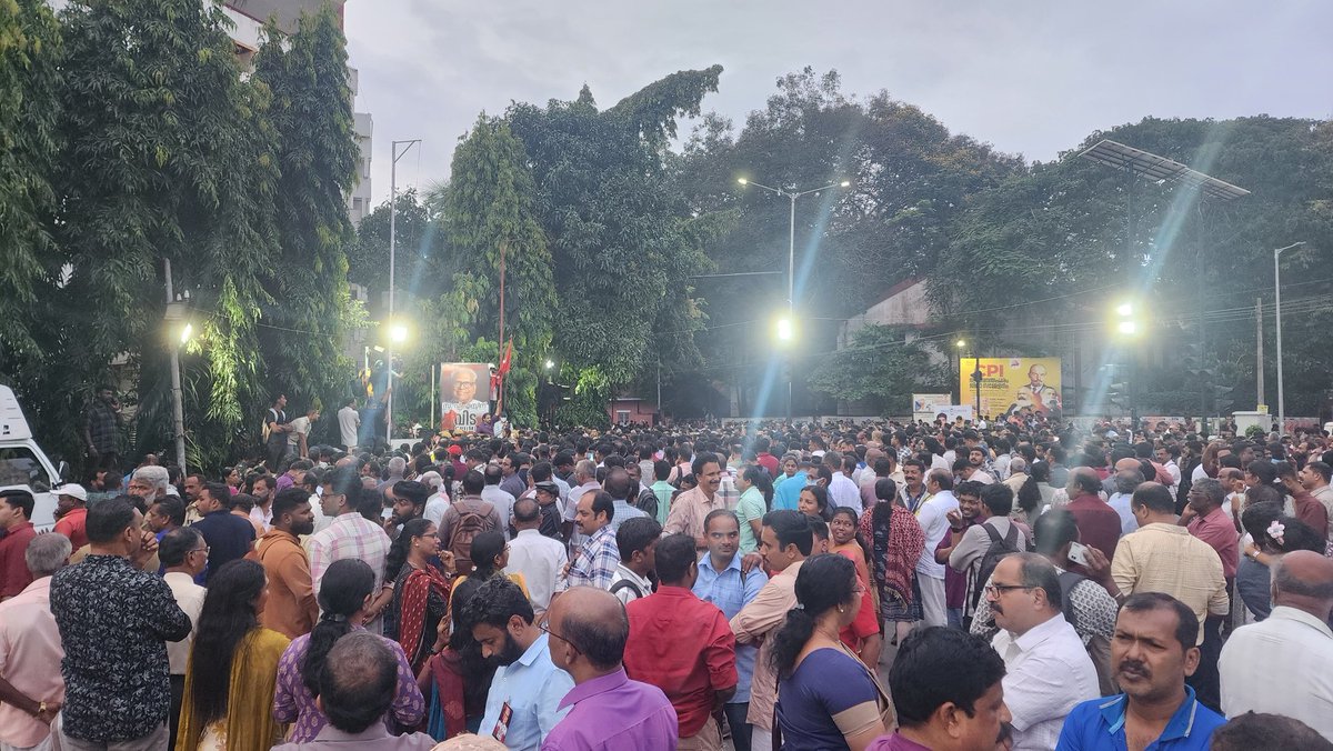 thekorahabraham's tweet image. Massive crowd already outside the AKG Centre in Trivandrum to pay their final respects to veteran Communist leader VS Achuthanandan.