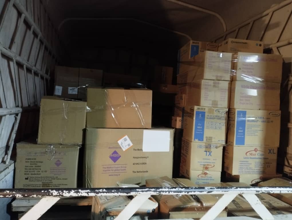 IFRC_MENA's tweet image. دعمًا للاستجابة الطارئة في السويداء، سلّم @SYRedCrescent بدعم من @ifrc مجموعة أدوات ومواد طبية إلى مستشفى السويداء الوطني.
تُعد هذه المعدات المنقذة للحياة ضرورية لتقديم الرعاية الطبية الطارئة.
ويستمر الاتحاد الدولي بدعم الهلال الأحمر العربي السوري والمناطق الجنوبية مع تطور…