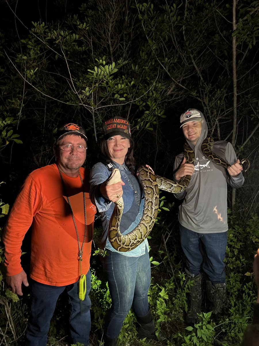 SecRollins's tweet image. LOOK WHAT YOU MADE ME DO! 🐍
Last night I joined a python hunt in the Florida Everglades!
Got hands-on with Florida’s invasive species problem. Learned how to wrangle those slithery giants like a pro, joined a heart-pounding hunt under the swamp’s moonlight, & saw up close how…
