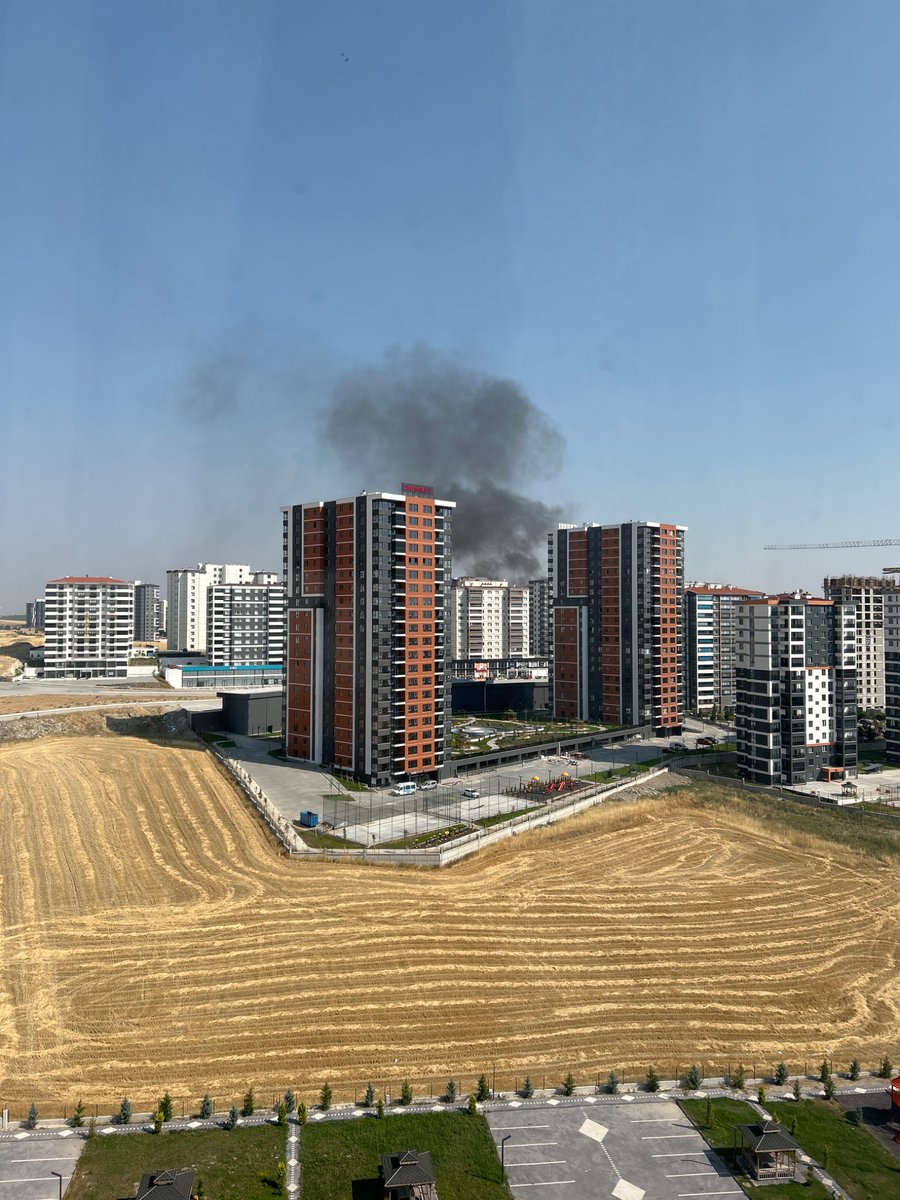 Ankara Susuz mahallesinde iki kez büyük patlama oldu büyük de bi yangin var. İnsallah kötü bi şey yoktur.