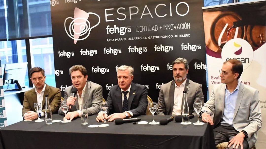 OkProduccionSJ's tweet photo. Autoridades provinciales, académicas y del sector empresario presentaron el programa “S.A.B.O.R.” y la nueva edición de EVISAN, dos propuestas claves para proyectar la identidad gastronómica y vitivinícola de #SanJuan a nivel nacional. https://t.co/UQLxyGou8E
