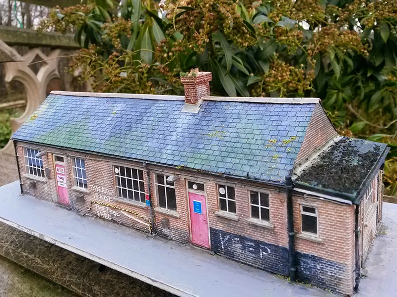 lnr_models's tweet image. I may not be taking new commissions for the time being, but here are a few models showing the versatility of my work: A recreation of a long-lost cinema; an old railway office, a former family business premises, and a piece of wall art recreating a hobbit hole (lots of fun)