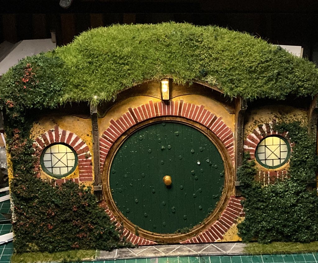 lnr_models's tweet image. I may not be taking new commissions for the time being, but here are a few models showing the versatility of my work: A recreation of a long-lost cinema; an old railway office, a former family business premises, and a piece of wall art recreating a hobbit hole (lots of fun)